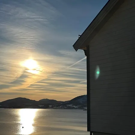 Homestay szállás By The Fjord And Mountains Bogen